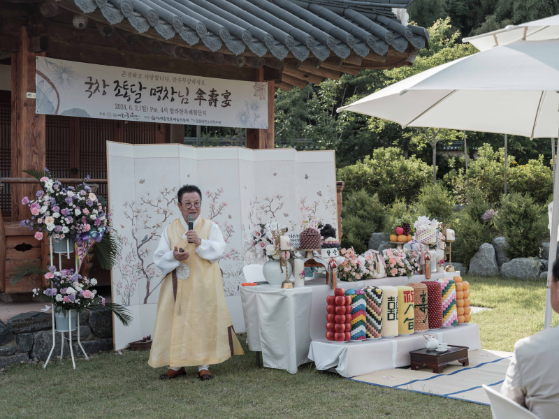 윤스토리엔터테인먼트 이미지