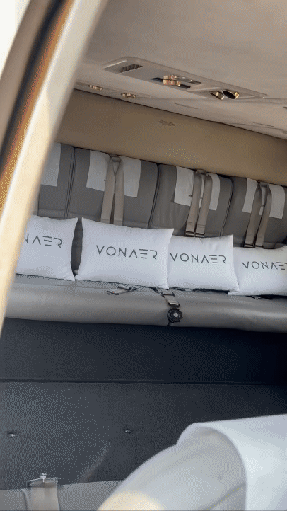 헬기 내부 좌석 모습. 넓어보였지만 성인 8명이 타니 꽉 찼다. /사진=김진수 기자