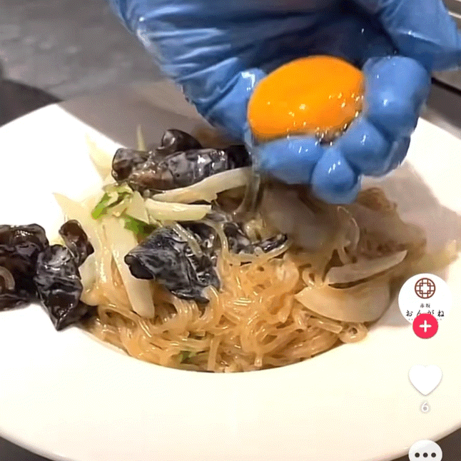 일본 도쿄에 있는 한식당에서 까르보나라 잡채를 팔고 있다. [틱톡 캡처]