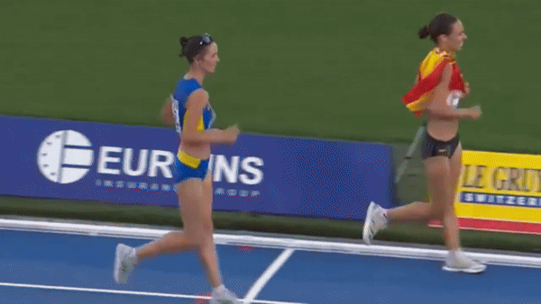 스페인 선수 로라 가르시아 카로(Laura Garcia-Caro)가 지난 7일(현지시간) 이탈리아 로마에서 열린 유럽 육상 선수권 대회의 여자 경보 20㎞ 결선에서 결승선을 앞두고 방심한 탓에 우크라이나 선수 류드밀라 올리야노프스카(Lyudmila Olyanovska)에게 동메달을 빼앗겼다. /영상=DXT en Guada / Run Online TV