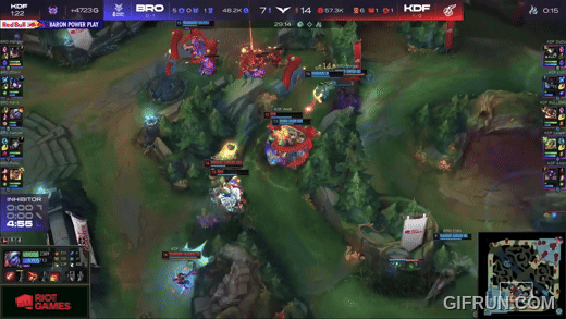 전장에 합류한 최기명은 침착하게 대미지를 넣으며 쿼드라 킬을 달성한다(이미지=LCK 공식 유튜브 발췌).