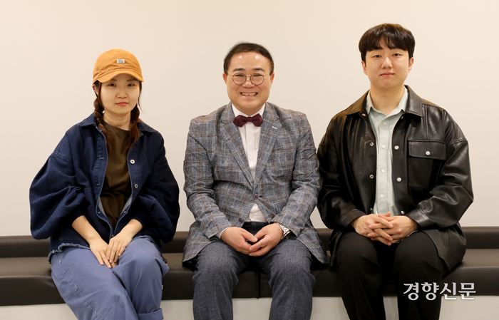 음악 평론가 임진모 임진모와 음악계 인사들의 단체 사진