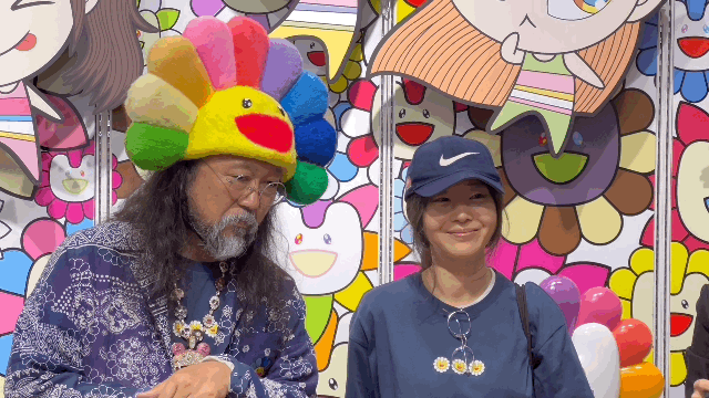 (왼쪽부터)라인프렌즈스퀘어 시부야점을 찾은 무라카미 다카시와 민희진 어도어 대표(사진=지디넷코리아)