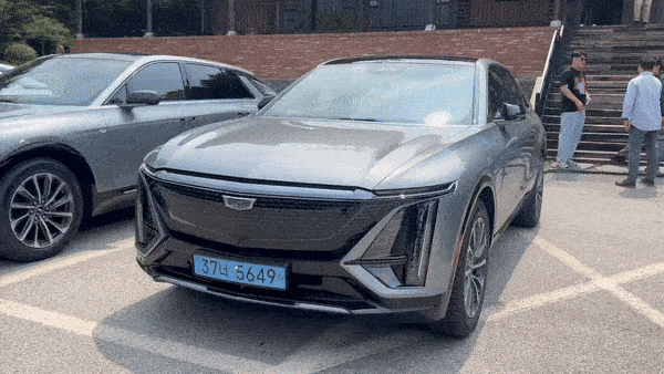 The Lyriq welcomes the driver carrying the key with a choreographed light show from the exterior LEDs in the front grille. [SARAH CHEA]