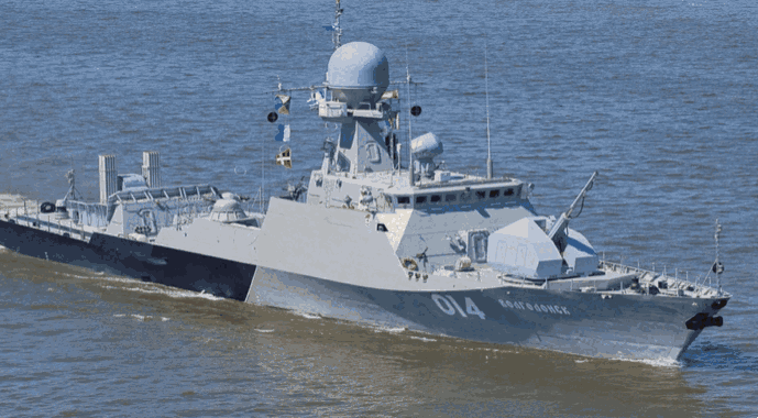 우크라이나 군사정보국은 발트해에 정박해있던 러시아 미사일함 세르푸호프함이 공습을 받아 화재 피해를 입었다고 주장했다.