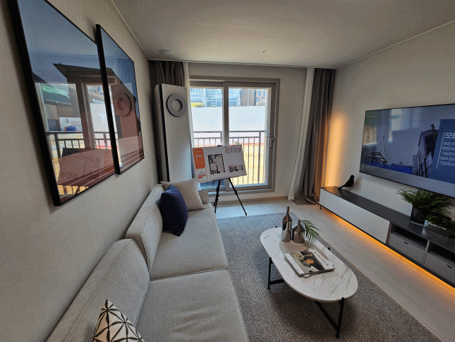 세종 행정복합중심도시 6-3 생활권에 건설 중인 모듈러주택 단지의 전용 37㎡ 유니트 내부. 전용 37㎡는 두 개의 모듈을 결합해 만들었다./사진=채신화 기자