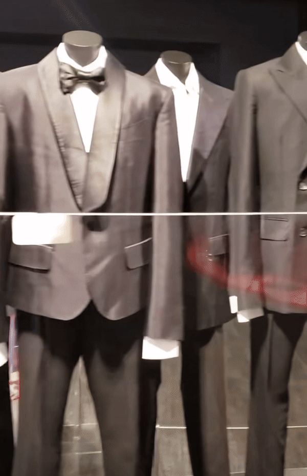 2019 그래미 어워드 이후 그래미 뮤지엄에 전시된 BTS 착용 수트 / 사진=유튜브 캡처