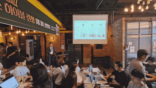 [서울=뉴시스] 류난영 기자= 김태경 어메이징브루잉컴퍼니 대표가 11일 서울 성동구에서 기자간담회를 열고 신세계L&B의 버번 위스키 '에반 윌리엄스'를 활용한 '에반 버번 하이볼(Evan Bourbon Highball)'을 17일 선보인다고 밝혔다.  *재판매 및 DB 금지