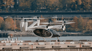 미국 전동 수직 이착륙 항공기 제조사 조비 에이비에이션의 'S4'가 지난해 11월 12일 미국 뉴욕 시험 비행에서 이륙하고 있다. 조비 에이비에이션 유튜브 영상 캡처