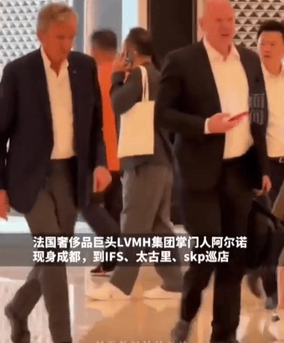 베르나르 아르노 회장이 지난해 6월 중국 쓰촨성 청두에 있는 명품 매장을 방문하고 있다. [@NmqbChinaNews X(엑스·옛 트위터) 영상 갈무리]