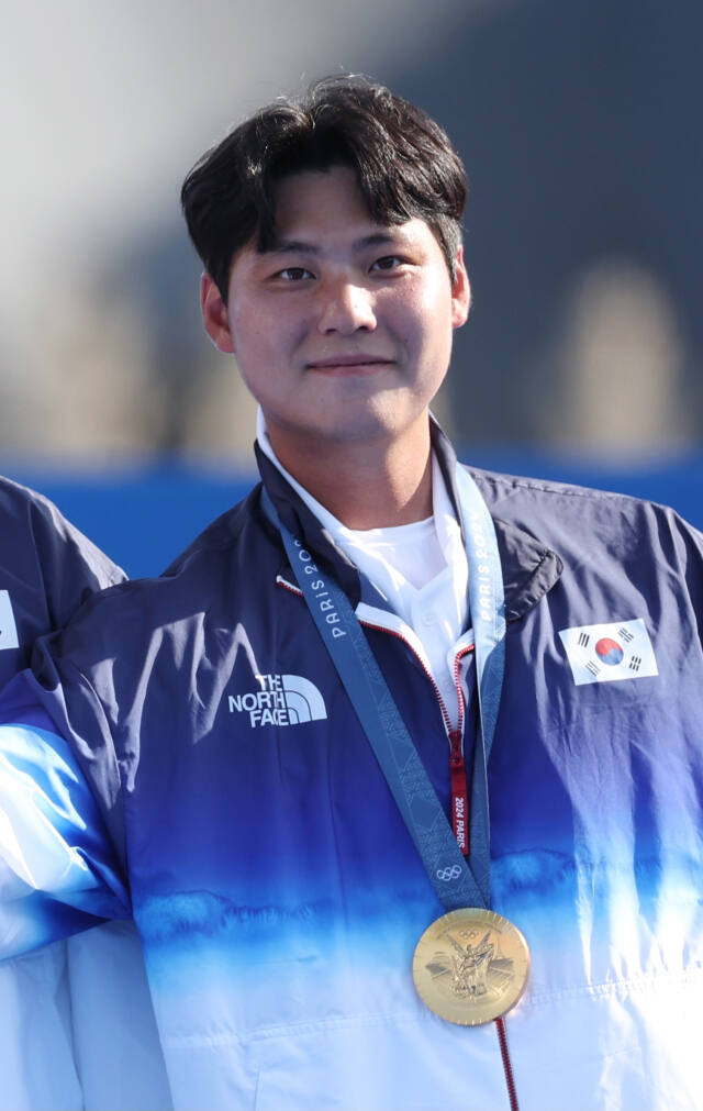 ‘인천의 아들 이우석 ‘백발백중’…남자 양궁 대표 3연패 달성 주역