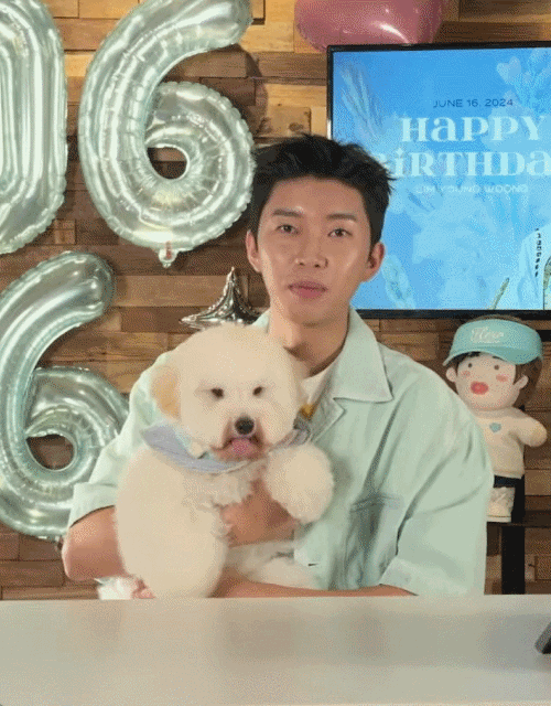 임영웅은 지난 6월 생일 기념 유튜브 라이브 방송에서 반려견 시월이를 공개한 바 있다. (임영웅 유튜브 채널 ) ⓒ 뉴스1