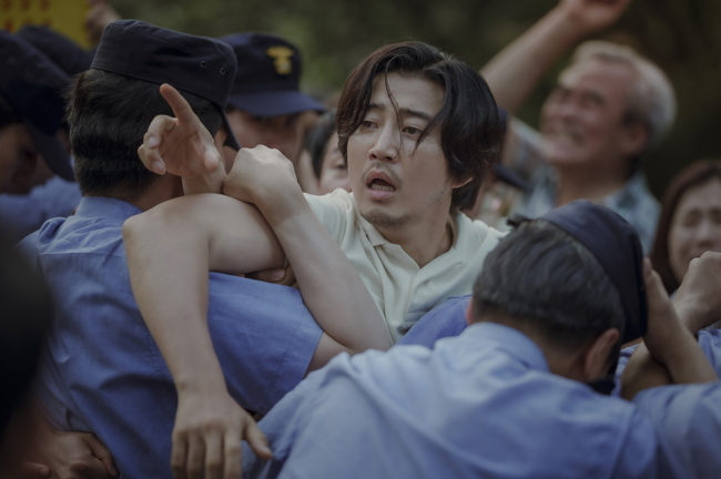 숲속에서 이미지