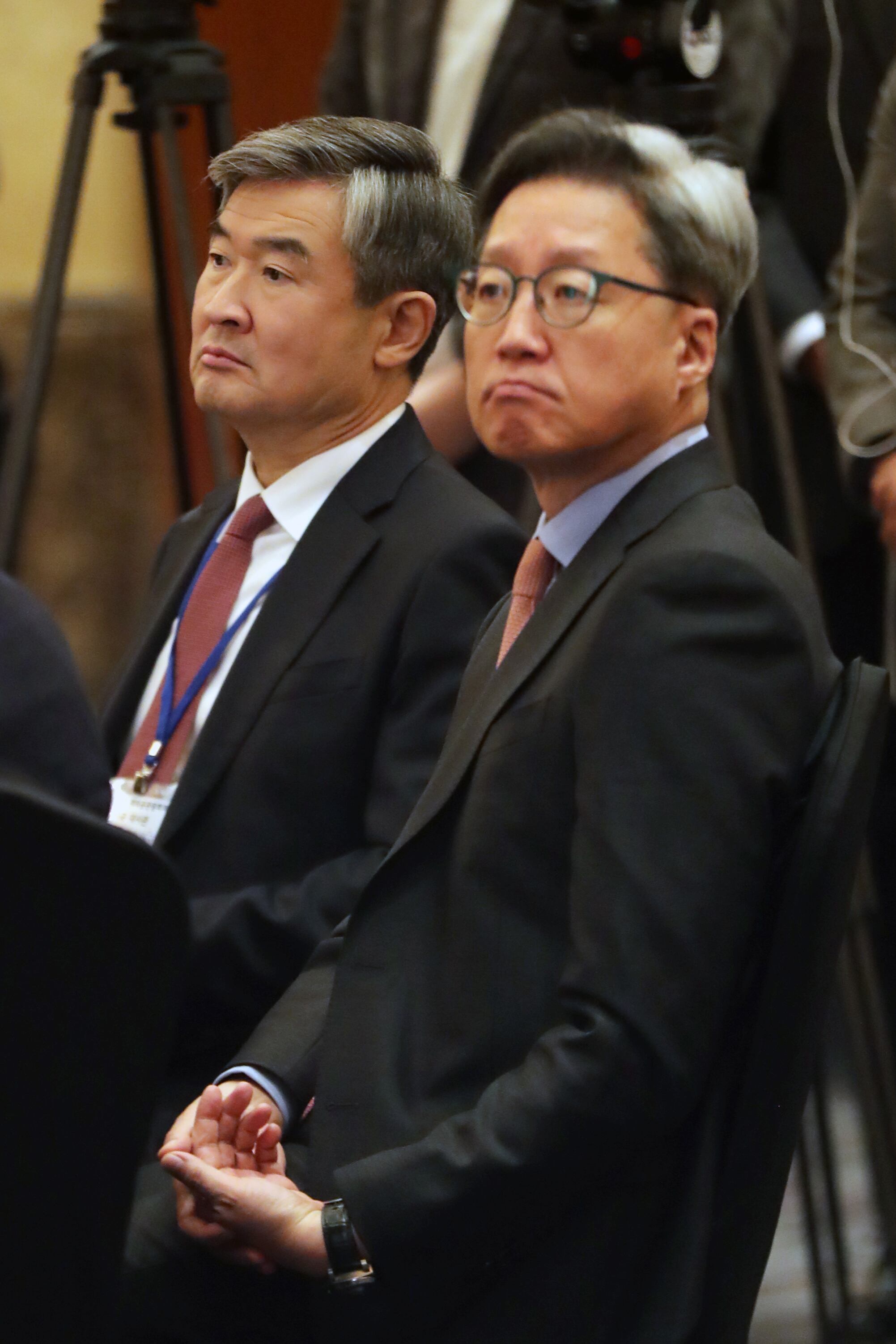 정재호 주중대사, 부하 직원 갑질 신고 당해...외교부 조사 착수