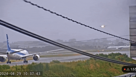 착륙을 시도하던 비행기가 다시 고도를 높이는 모습. [사진=엑스(X·옛 트위터) 캡처]