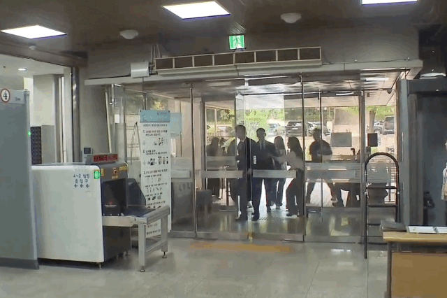 3일 선고 공판 출석하는 배우 유아인 씨. / 영상 = MBN