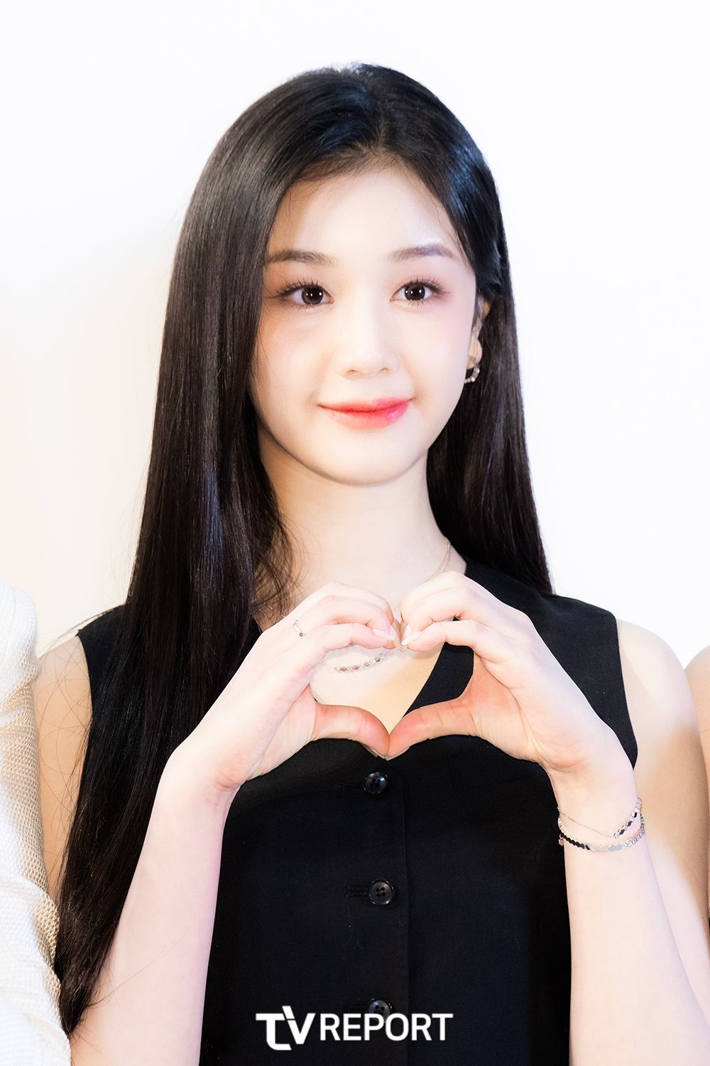 [T포토] 베이비몬스터 파리타 '나는야 하트 장인'