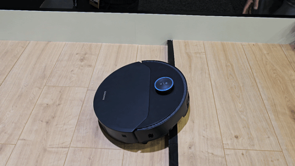 중국 로봇청소기 업체 드리미가 'IFA2024'에서 공개한 신기술. 최대 5cm 문턱도 넘을 수 있다.