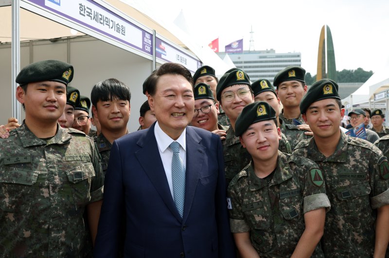 군인 이미지
