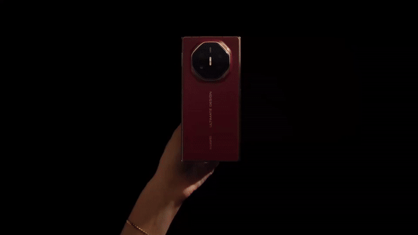 화웨이, 두 번 접는 폰 ‘메이트XT’ 공개.. 두께