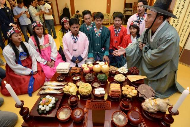 Chuseok still is a headache for couples