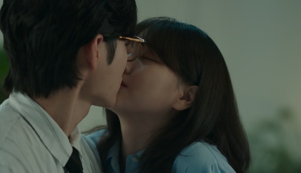 머리와입맞춤 이미지