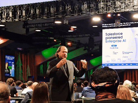 마크 베니오프 세일즈포스 최고경영자(CEO)가 17일(현지시각) 미국 샌프란시스코에서 열린 연례행사 드림포스 기조연설을 하고 있다. /김우영 기자