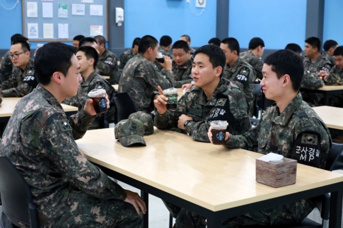 스타벅스 평택안중DT점 이미지