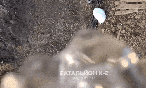 우크라이나군의 드론을 향해 감사 인사를 전하는 러시아 부상병