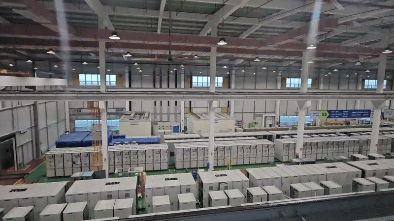 지난 27일 오후 LS일렉트릭 베트남 박닌공장 내부에 출하를 앞둔 전력시스템 기기들이 가지런히 놓여 있다./정재훤 기자