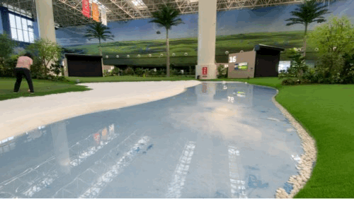 시티골프 고객들이 그린 주변에서 플레이를 이어가는 모습./영상=우경희 기자