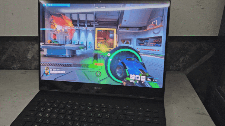 HP의 게이밍 노트북 오멘 16 슬림으로 블리자드가 만든 오버워치를 실행하고 있는 모습./전병수 기자