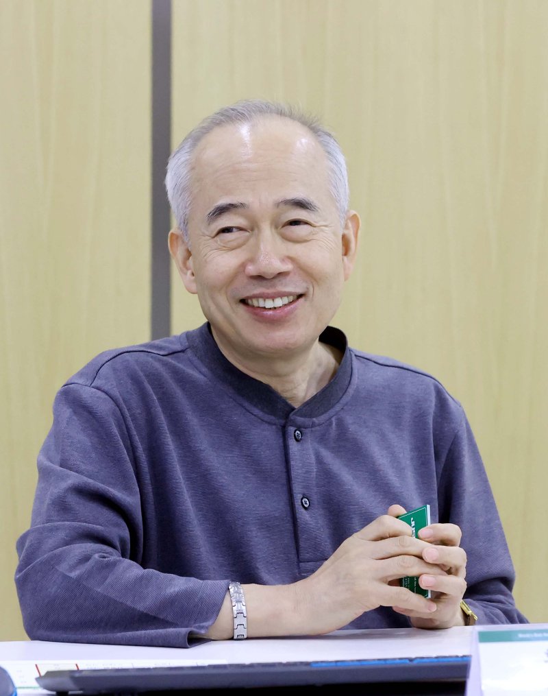 주성엔지니어링 지주사 전환 속도... 황철주 회장 