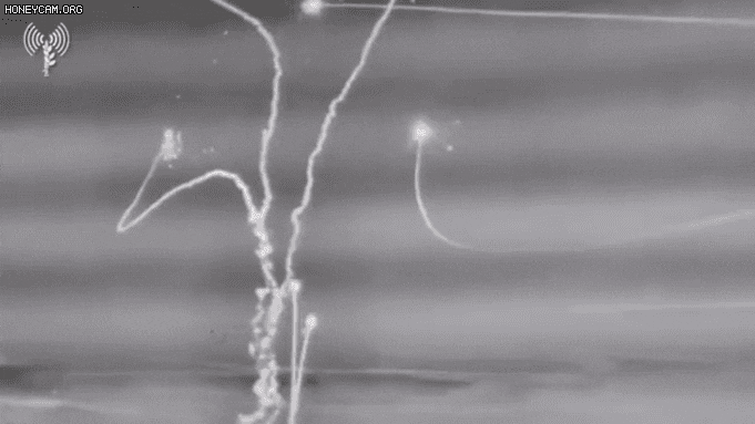 아이언돔이 요격하는 장면. /이스라엘군