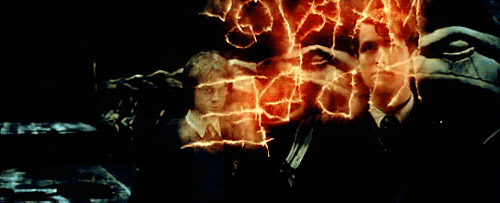 해리 포터 팬이라면 잊을 수 없는 애너그램. TOM MARVOLO RIDDLE → I AM LORD VOLDEMORT. 인간적으로 ‘I AM’ 넣는 건 좀 치사하지 않나 싶다. [사진 출처=워너 브러더스]