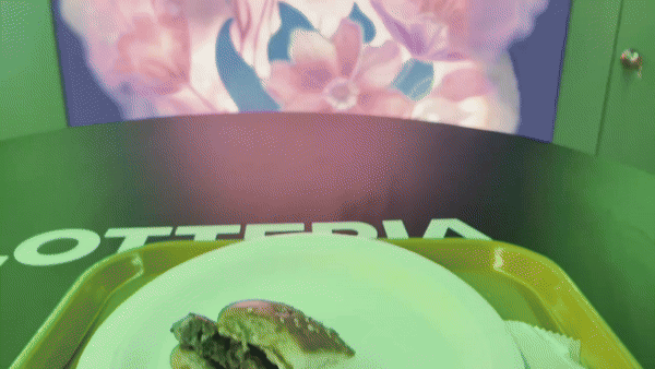 뇌파 측정기를 착용하고 버거를 먹은 뒤 느낀 감정이 생성형 AI 이미지로 표현된 모습. 영상=김세린 기자