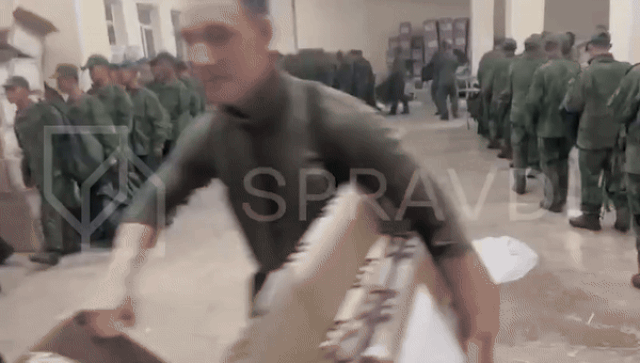 19일(현지시간) 우크라이나 문화부 산하 전략커뮤니케이션센터는 “북한군이 러시아 극동 세르기예프스키 훈련장에서 우크라이나로의 배치를 앞두고 러시아 군수물자를 보급받는 모습이 담긴 동영상을 단독으로 입수했다”고 밝혔다. 2024.10.19 우크라 문화부 산하 전략커뮤니케이션센터