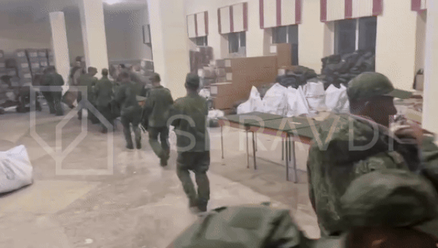 19일(현지시간) 우크라이나 문화부 산하 전략커뮤니케이션센터는 “북한군이 러시아 극동 세르기예프스키 훈련장에서 우크라이나로의 배치를 앞두고 러시아 군수물자를 보급받는 모습이 담긴 동영상을 단독으로 입수했다”고 밝혔다. 2024.10.19 우크라 문화부 산하 전략커뮤니케이션센터