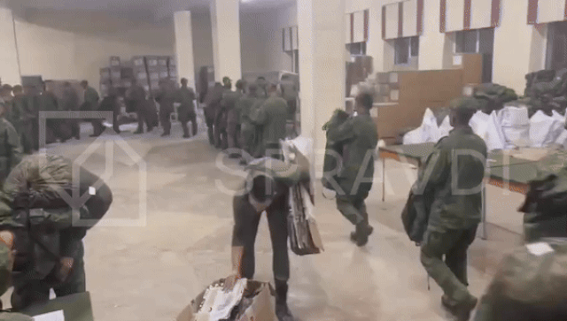 19일(현지시간) 우크라이나 문화부 산하 전략커뮤니케이션센터는 “북한군이 러시아 극동 세르기예프스키 훈련장에서 우크라이나로의 배치를 앞두고 러시아 군수물자를 보급받는 모습이 담긴 동영상을 단독으로 입수했다”고 밝혔다. 2024.10.19 우크라 문화부 산하 전략커뮤니케이션센터