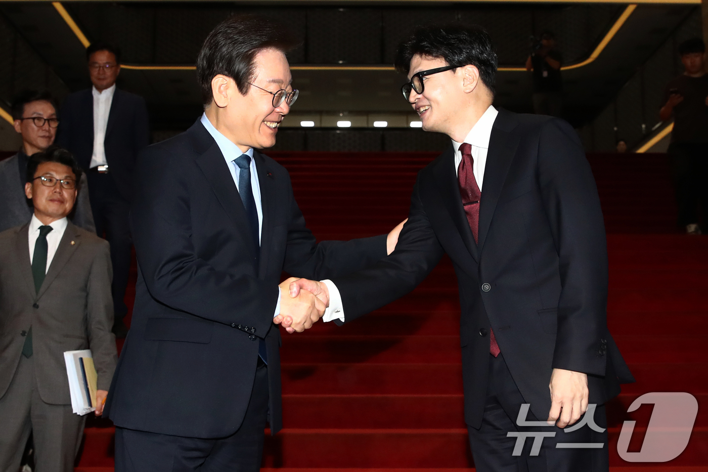 윤 이미지