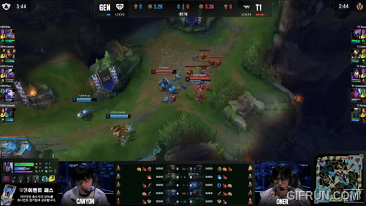 이후 라인전에서 점멸이 없는 상대 원거리 딜러의 약점을 활용해 강한 압박을 한 T1은 2레벨을 빠르게 찍고 '리헨즈'의 점멸까지 뽑아낸다(이미지=LCK 공식 유튜브 발췌).