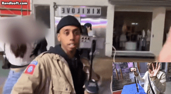 민폐 행위로 논란이 된 외국인 유튜버 조니 소말리가 한국의 길거리에서 행인에게 폭행당하고 있다. /X