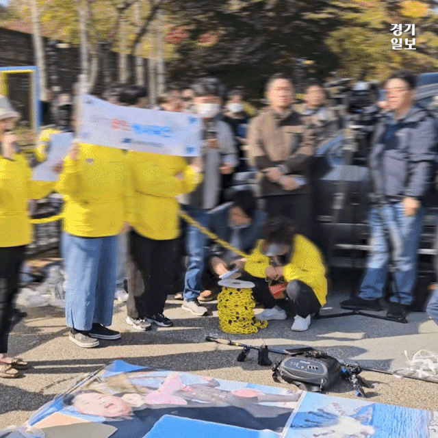 하늘로 올라가는 북한 규탄 현수막. 오민주 기자