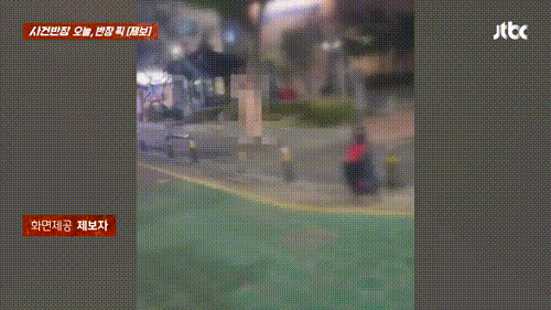 알몸으로 길거리를 배회한 남성 [사진출처=JTBC '사건반장' 갈무리]