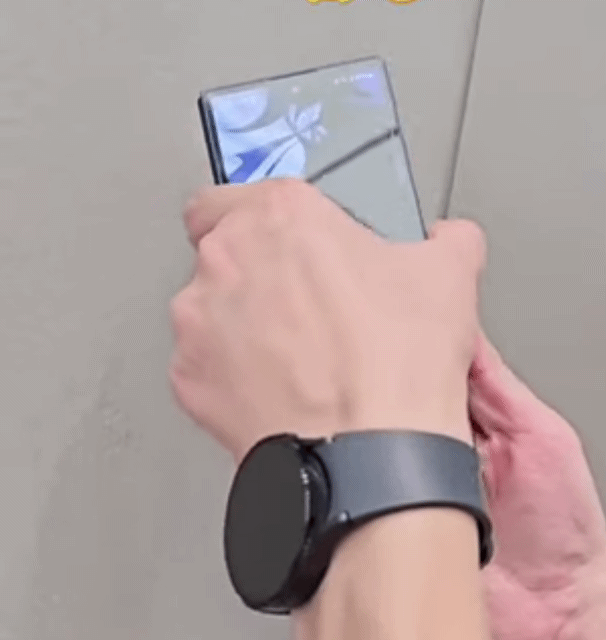 화웨이의 세계 최초 두 번 접는 폴더블폰 '메이트XT' [유튜브(@SHAN MOBILES ZONE)]