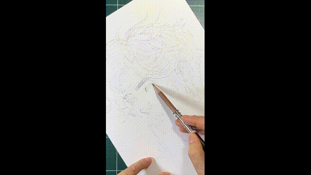 민애니 작가가 그림을 그리는 과정. 요즘 감각 못지 않은 섬세한 스케치가 인상적이다. 본인 제공