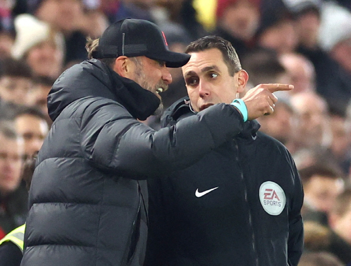 Arsenal's Midfield Battle Ahead of Chelsea Clash