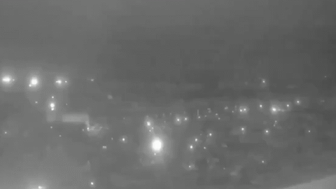 드미트리 메드베데프 러시아 국가안보회의 부의장이 22일(현지 시각) 엑스(X·옛 트위터)에 올린 영상. 그는 "그러니까, 이게 당신들이 원하던 것이었나? 그럼 가져라"라며 "초음속 탄도 미사일 공격"이라고 썼다. 타스통신은 메드베테프 부의장이 올린 영상을 두고 "오레시니크가 우크라이나 드니프로에 있는 유즈마시 미사일 공장 부지를 강타하는 영상"이라고 전했다.