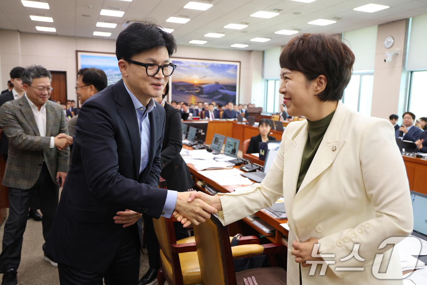 갈팡질팡 이미지
