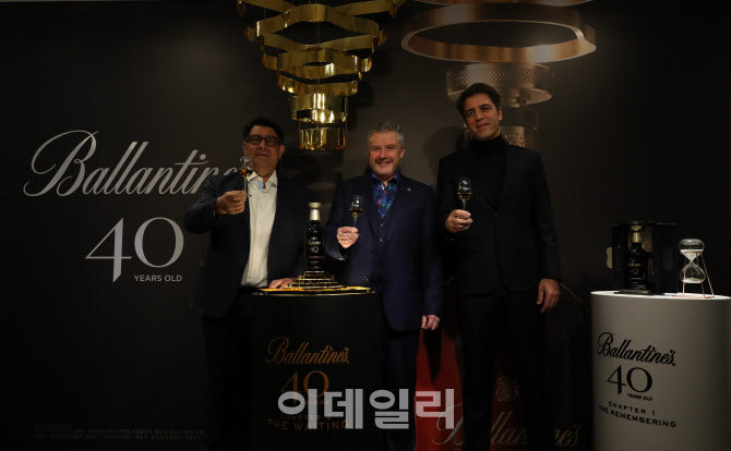 더웨이팅 이미지